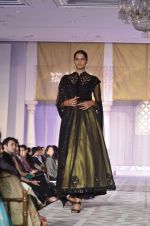at Sahchari foundation show by designer Meera and Musaffar Ali on 22nd Oct 2012 (106).JPG